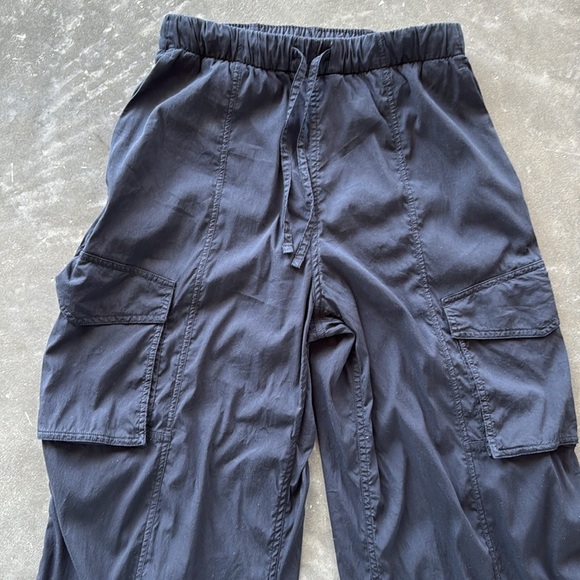 Lululemon Lightweight Adjustable Mid-Rise Cargo Pant - Picture 4 of 13